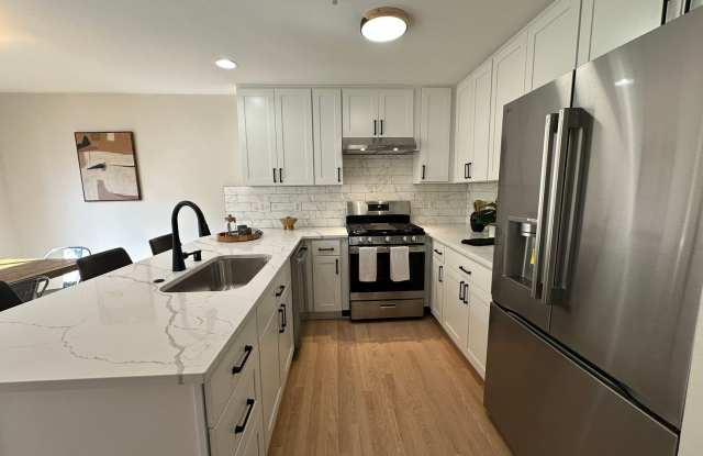 Updated 3-Story Condo with Balconies in South Everett’s Sunset Park photos photos