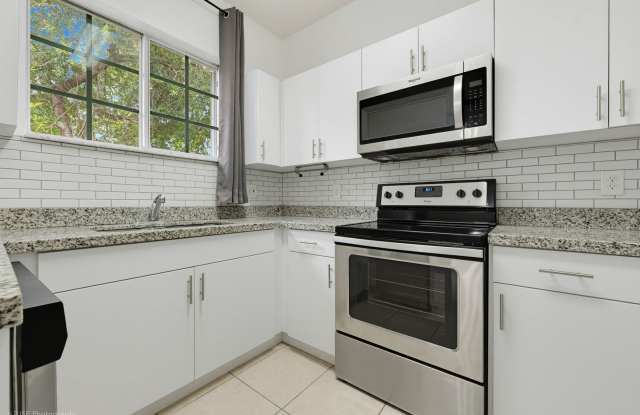 Modern 3 BR / 2 BA Condo in Gated Caribbean Isles – Available Now! Gallery 3
