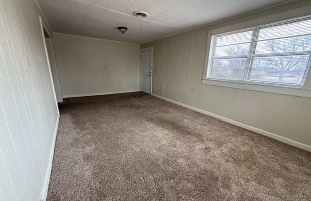 1750 Walnut Gallery 3