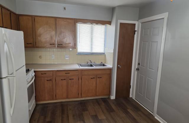 503 Zahn Dr photos photos