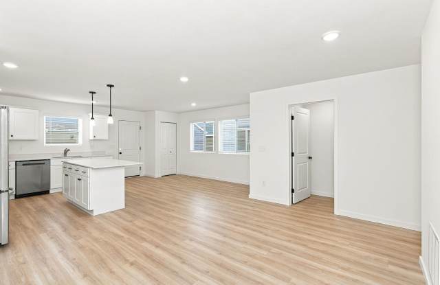 Move in by September 30th and receive FREE rent for both September and October. Take advantage of this limited-time offer and enjoy significant savings at move-in with a reduced security deposit of just $1,000! Gallery 3
