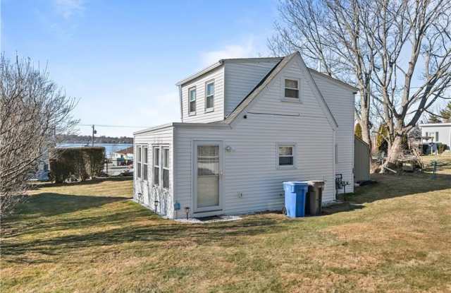 30 Warren Avenue - 30 Warren Avenue, Newport East, RI 02842