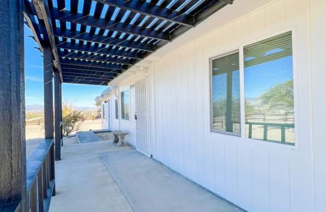 Newly Remodeled 3 Bedroom House on 5 Acres Gallery 3