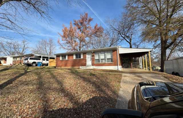 3 Bed, One Bath - Hazelwood - 841 Riderwood Drive, Hazelwood, MO 63042
