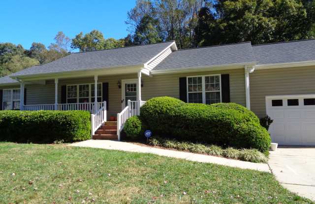 NICE-One Level House for Rent in Oak Ridge photos photos