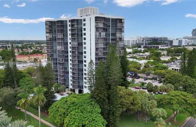 20100 W Country Club Dr Gallery 1