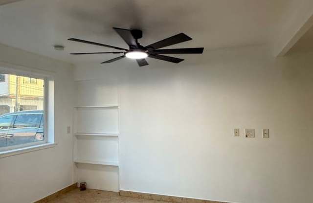 Conveniently located 2 Bedroom, 1 Bath, 1 Parking Near Kam Shopping Center. photos photos