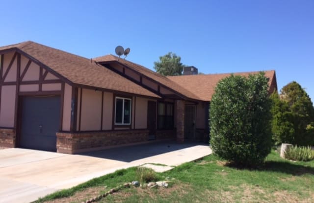 5740 N 67th Dr - 5740 North 67th Drive, Glendale, AZ 85303