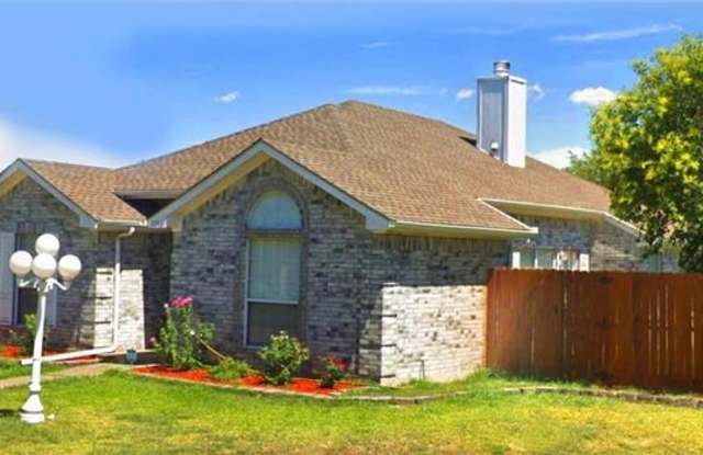 2212 Waterway Drive - 2212 Waterway Drive, Mesquite, TX 75181