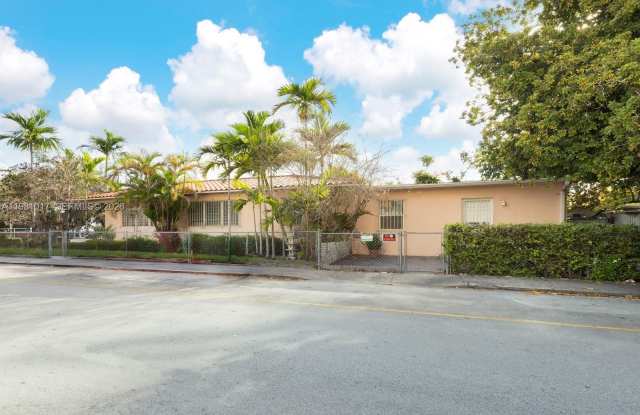 101 SW 24th Ave photos photos