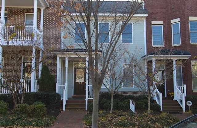 RENT SPECIAL! 4 BR / 3.5 BA Gorgeous Townhouse close to James River - 703 Holly Street, Richmond, VA 23220
