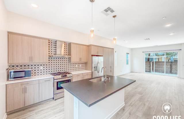 Modern 3BD/2.5BA Townhome in Mission Valley with Kitchen Island, Private Patio & 2-Car Garage photos photos
