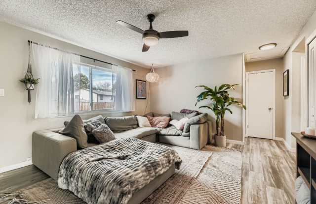 Charming 3 bed/1 bath Broomfield Home - Available December 20th! Gallery 3