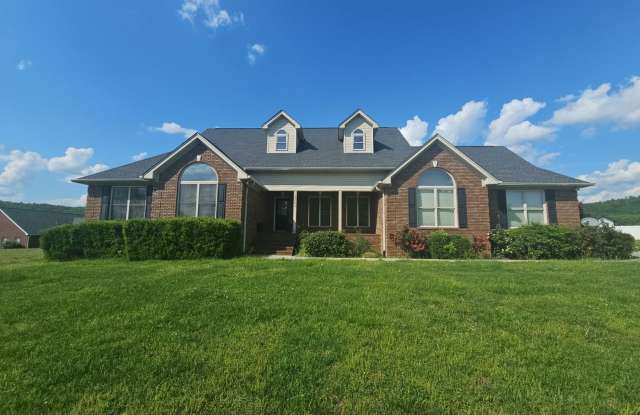 Bright 3-Bedroom Home with Sun Room, Fireplace & Two-Car Garage photos photos Bright 3-Bedroom Home with Sun Room, Fireplace & Two-Car Garage photos photos