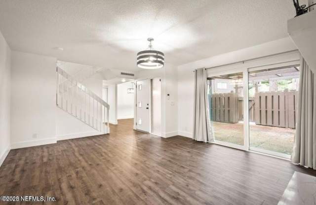 10462 BIG TREE Circle E Gallery 4