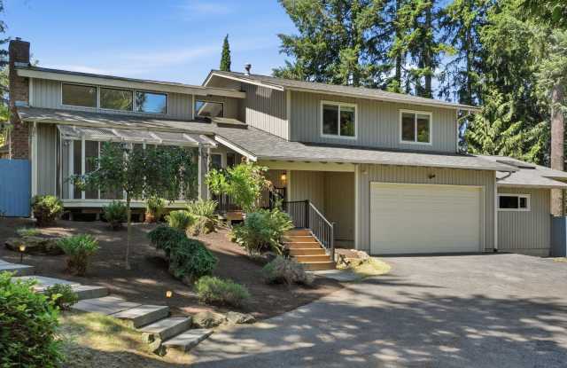 Spacious Tri-Level Home in West Lake Sammamish with Luxurious Features and Prime Location Gallery 3