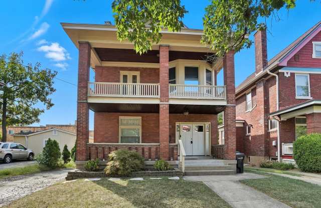 6 Bed/3 Bath Remodeled Hyde Park Home w/Central Location for only $4,000/mo! photos photos