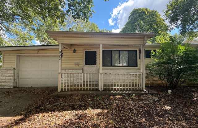 Available Now 2 bedroom 1 bath with attached 1 car garage Gallery 1