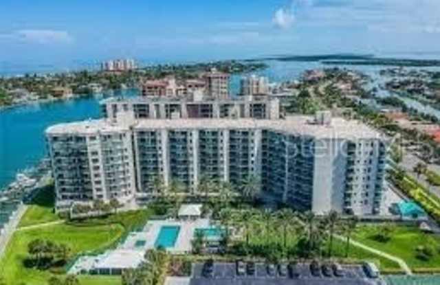 670 ISLAND WAY - 670 Island Way, Clearwater, FL 33767