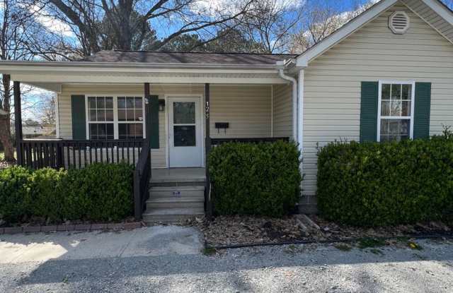 Desirable 3 Bedroom 1 Bath Home in Martin, TN Gallery 1