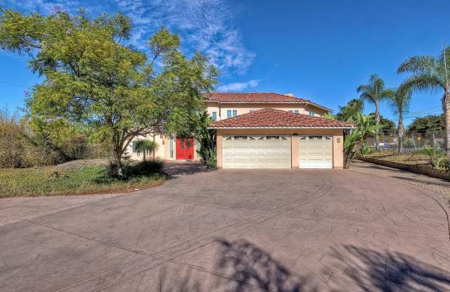 Spacious 7-Bedroom Bonita Home with 5 Bathrooms and 3-Car Garage Gallery 1