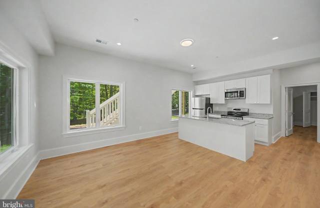 10205 SORREL Avenue Gallery 4