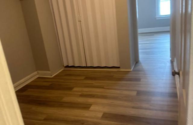 Three Bedroom One Bathroom Ready For ASAP Move In Gallery 3