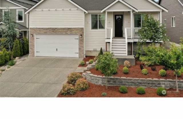 Charming 3BR House in Bonney Lake - 8215 205th Avenue East, Bonney Lake, WA 98391