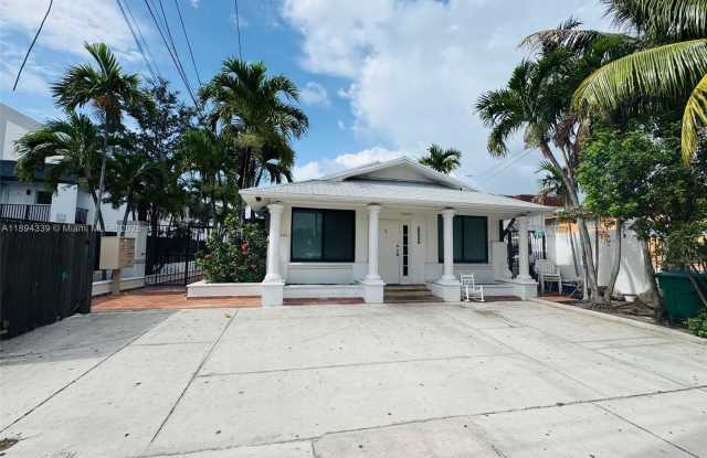 1238 SW 4th St photos photos