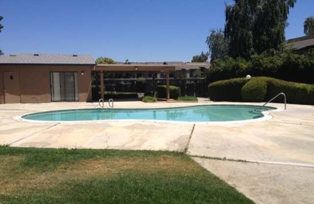 Great Condo in Nice Community with Pool Gallery 1