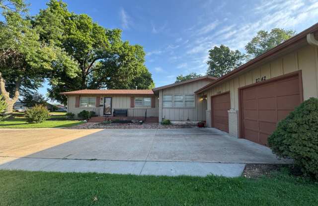 2742 S Stewart Ave photos photos