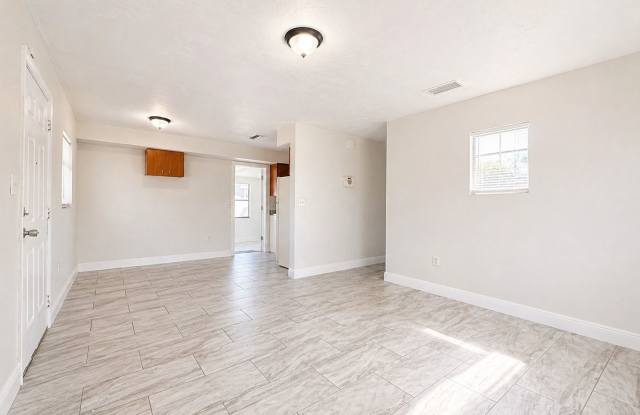 Newly Renovated 3/1 Single Family Home with Bonus room photos photos