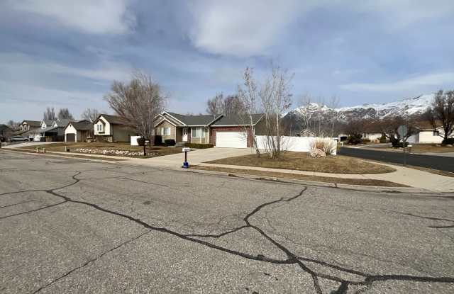 5 bdrm 3 bth Home 2 Car Garage- Dog Friendly Coming soon Gallery 4