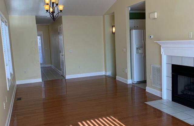 2 Bedroom 2.5 Bath Townhouse with 2 Car Garage Gallery 3