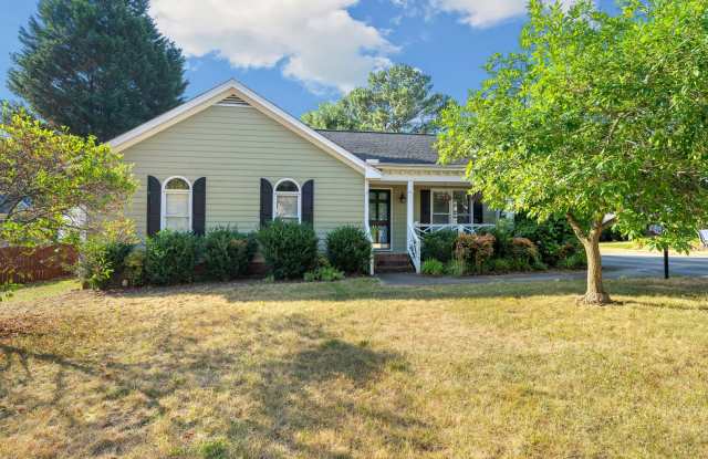 3 Bedroom Home with Fenced Yard Available August! photos photos