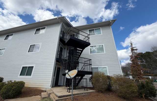 Village Green Condo A-203 - 555 West Glenn Avenue, Auburn, AL 36832