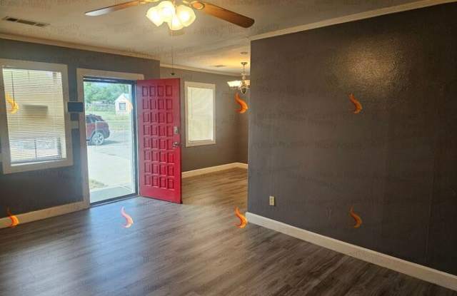 300 North Tennessee Street - 300 North Tennessee Street, Amarillo, TX 79106