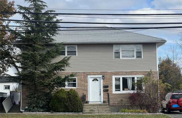 790 Wellwood Avenue Gallery 1