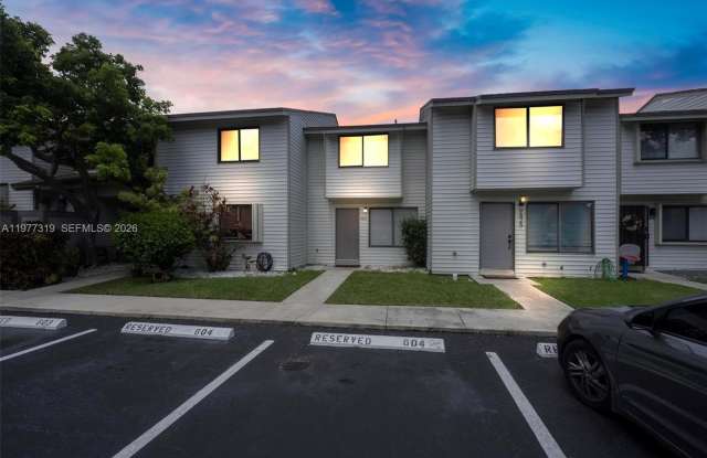 9827 NW 37th St photos photos