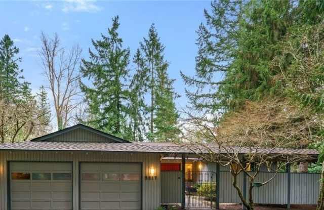 A Spacious Home in the Prestigious Sahalee Neighborhood with 2 Bed plus den and 2 Bath photos photos