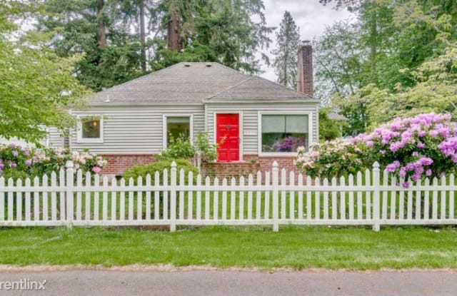 2512 SE Tarbell Ave - 2512 Southeast Tarbell Avenue, Oak Grove, OR 97267