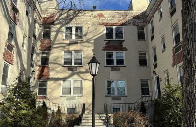 138 Woodside Green - 138 Woodside Green, Stamford, CT 06905