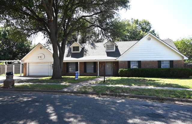 1110 Rosemary Dr - 1110 Rosemary Drive, Wichita Falls, TX 76306