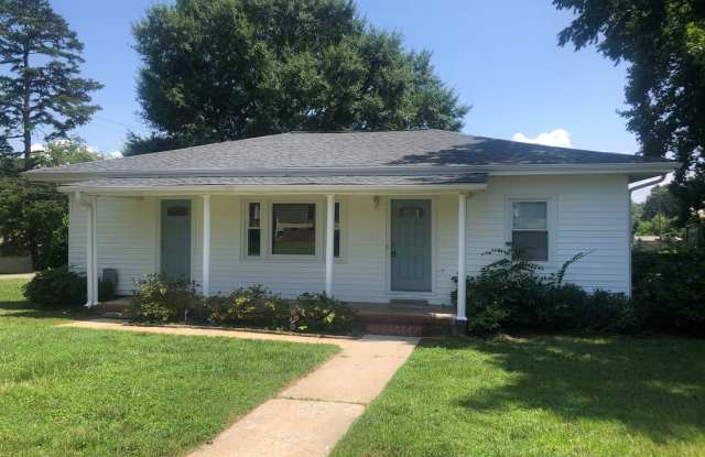 AVAILABLE TO SHOW! - 301 Lowe Street, Mount Holly, NC 28120