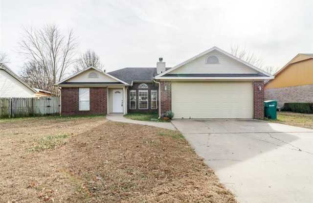 2802  W Sunset  DR - 2802 West Sunset Drive, Rogers, AR 72756