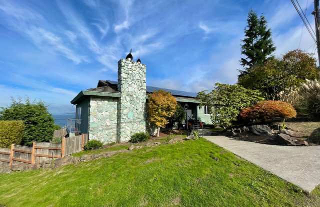 Exquisite 5-Bedroom, 3-Bath View Home in North Beach photos photos