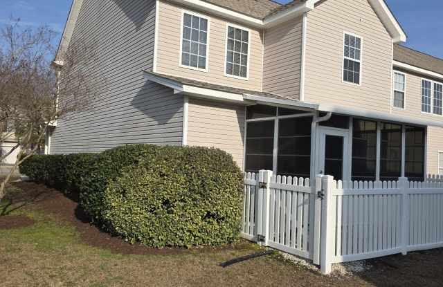 1041 Fairway Lane - 1 photos photos