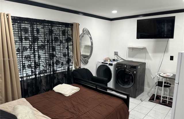 13015 SW 54th St - 13015 Southwest 54th Street, Kendale Lakes, FL 33175
