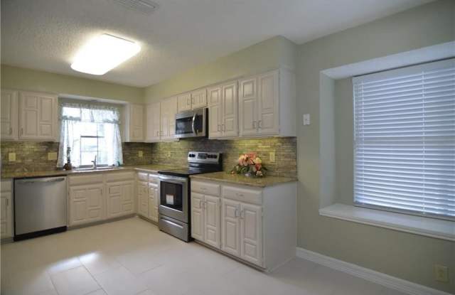 1703 Mayflower Drive Gallery 3