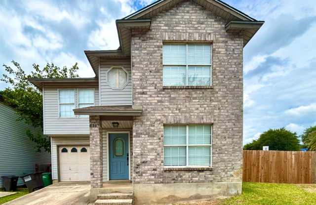 Spacious 2-Story Home Near Medical Center, USAA  UTSA! photos photos